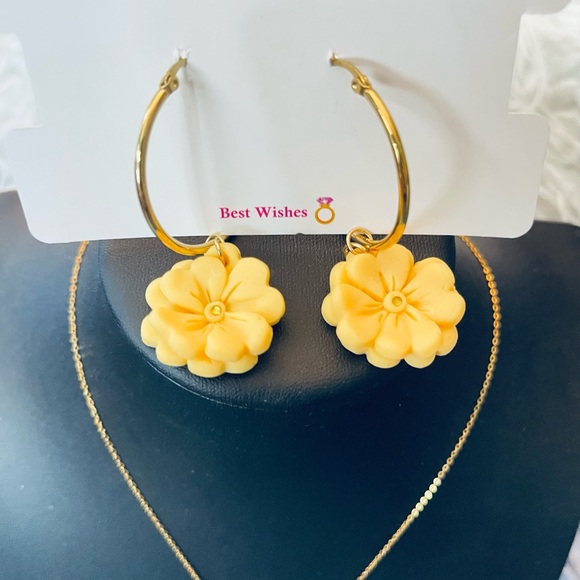Floral Pendant Necklace & Earrings Set - Yellow - Picture 2 of 3